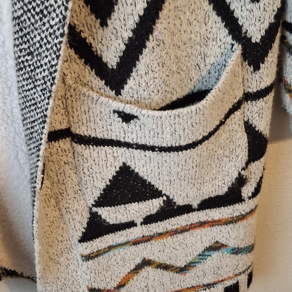 Cozy Geometric Patterned Jacket - Picture 4 of 7